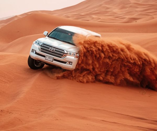 pexels-photo-4781951-4781951 A Toyota Land Cruiser drives through the vast sandy dunes on an exciting off-road adventure.